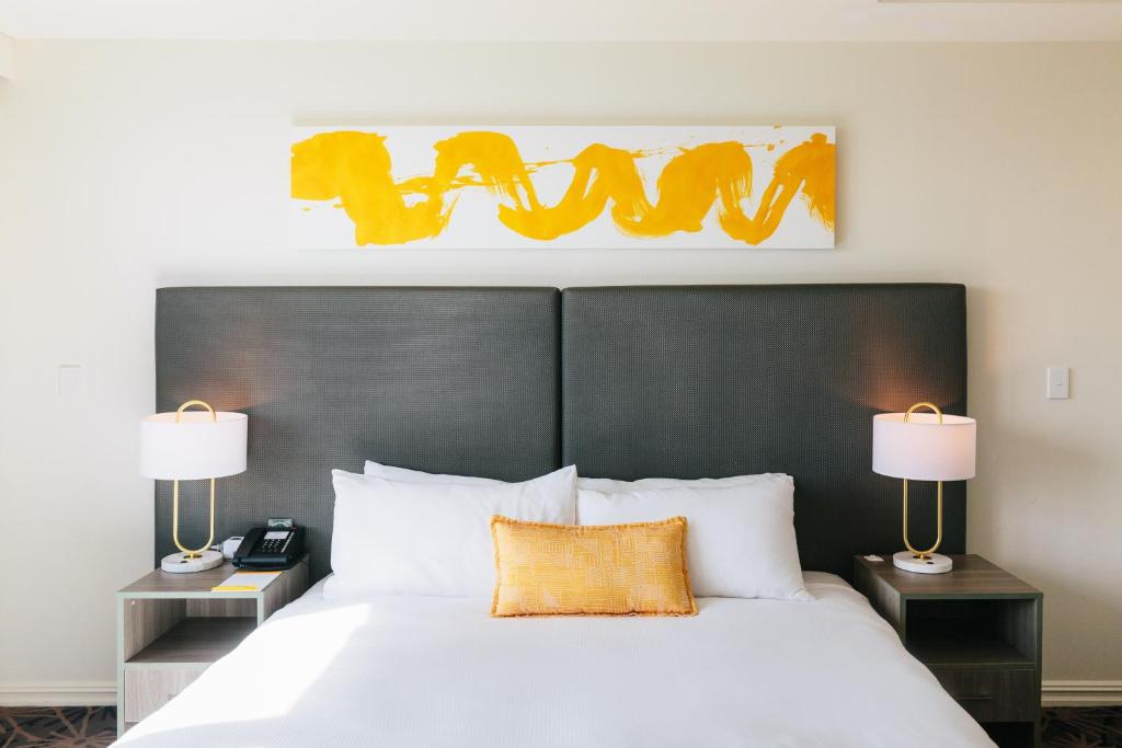 Voco Gold Coast: 3-Night Stay & Play for Two (Emerald Lakes & Palm Meadows) - Image 3