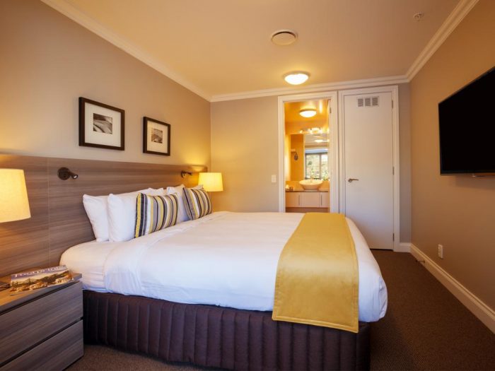 Queenstown, New Zealand Getaway 7 nights at Oaks Shores with Lift Pass - Image 4